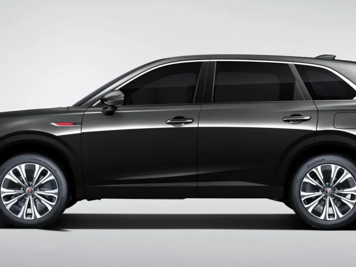 Hongqi выводит автомобильный ИИ на новый уровень с системой Qianwen