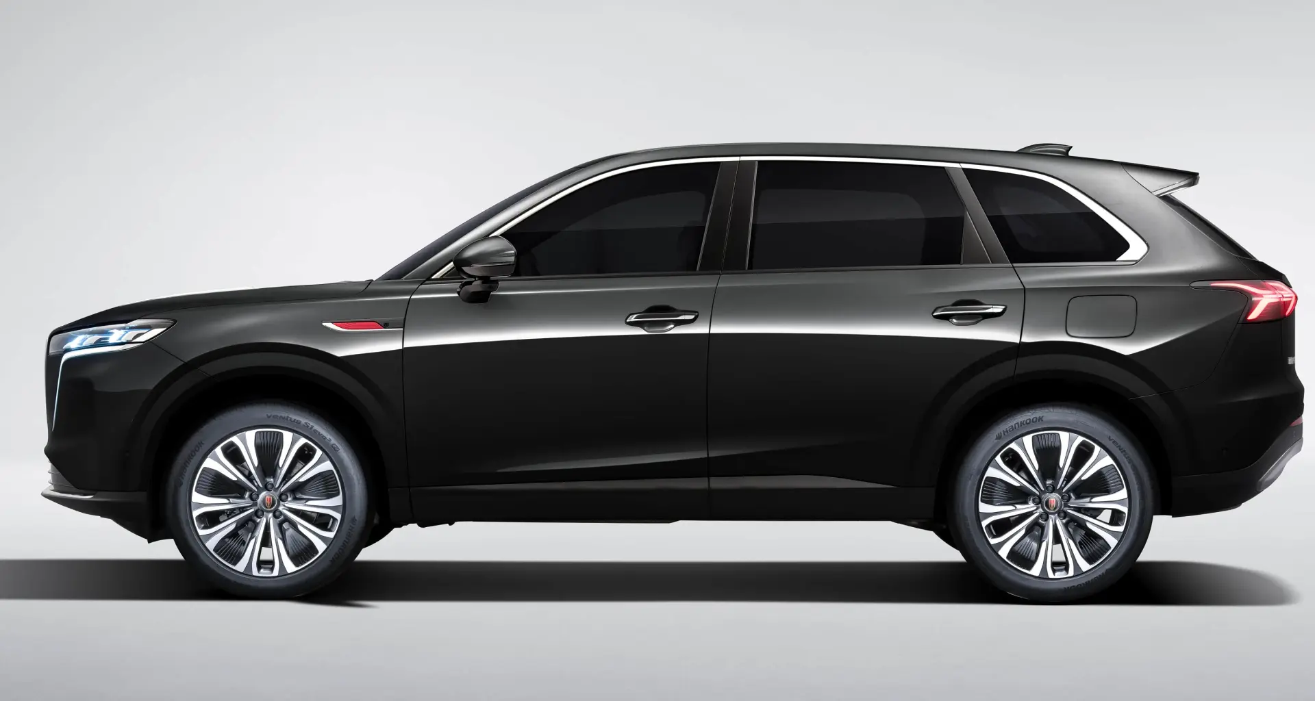Hongqi выводит автомобильный ИИ на новый уровень с системой Qianwen Hongqi выводит автомобильный ИИ на новый уровень с системой Qianwen